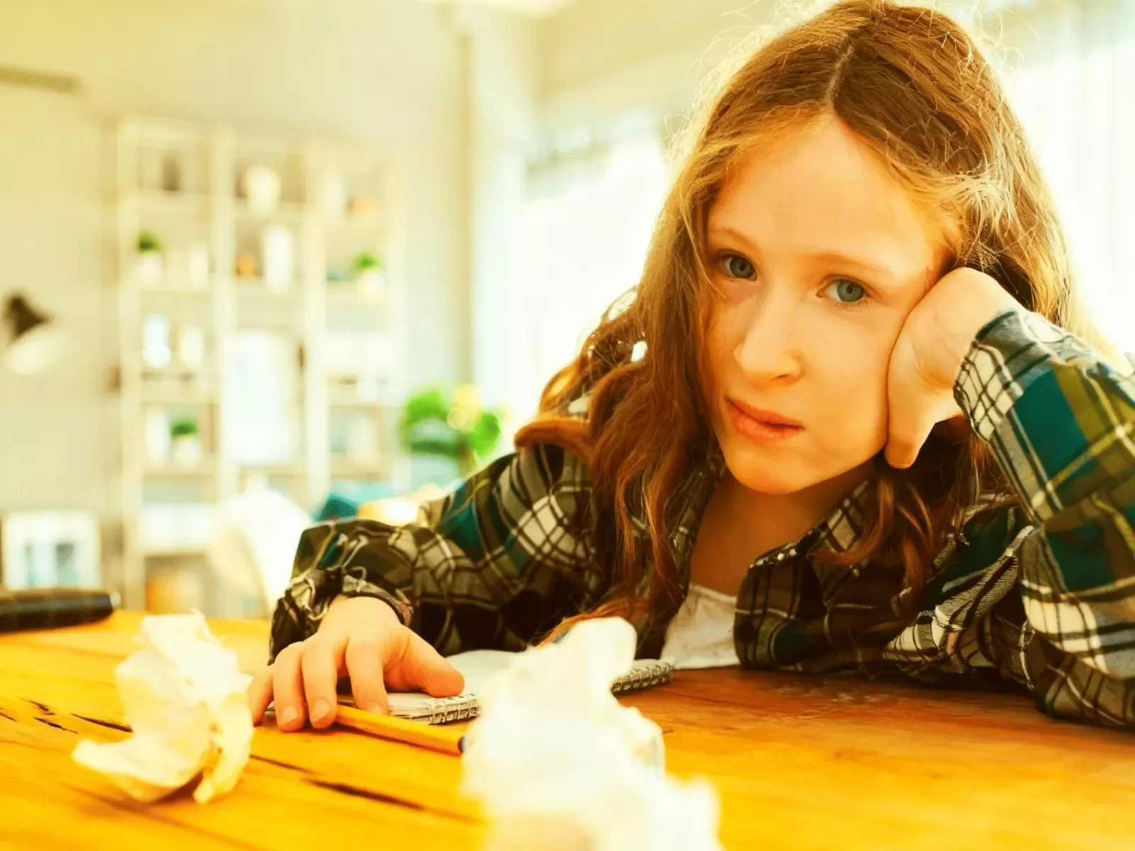 Pourquoi certains enfants détestent écrire ? Causes psychomotrices et émotionnelles