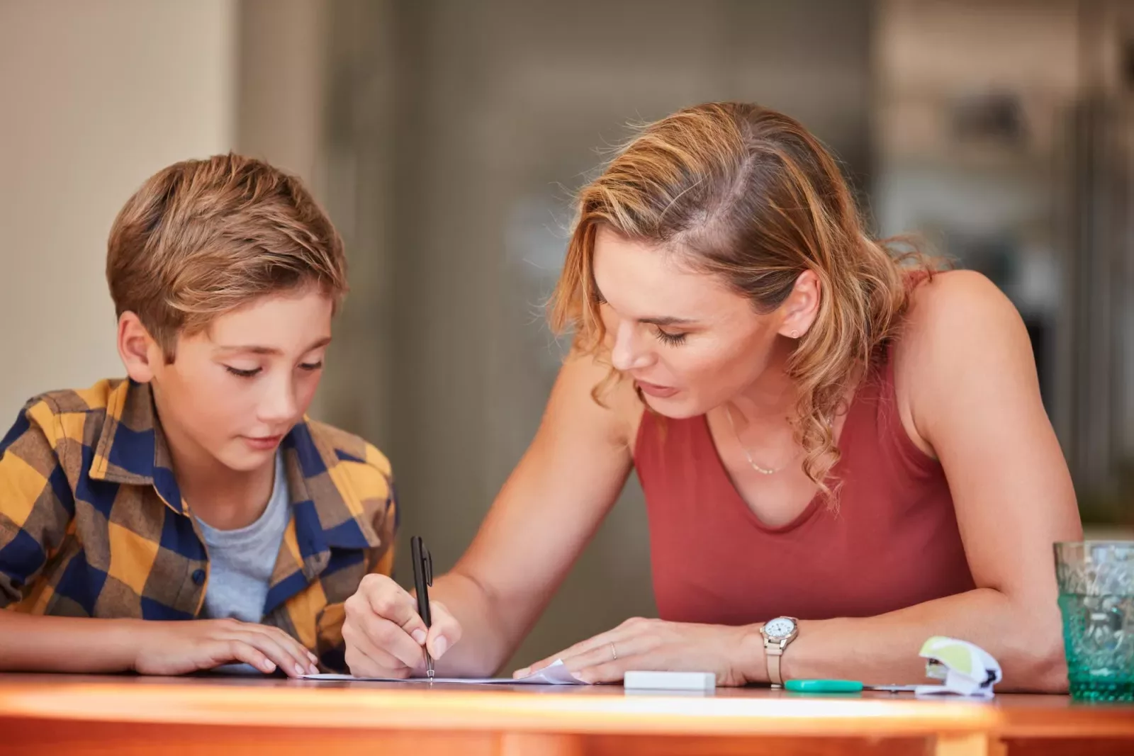 Écriture illisible : Comment savoir si un accompagnement en graphothérapie peut aider ?